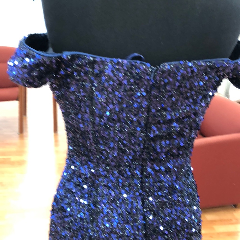 2019 Women’s special occasion dress, blue sequin - Picture 6 of 8